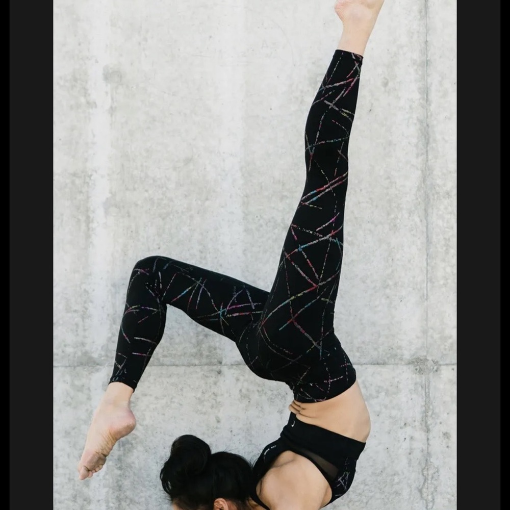 #52: Limited edition Zyia active capris size 12, 25in long, color “abstract”